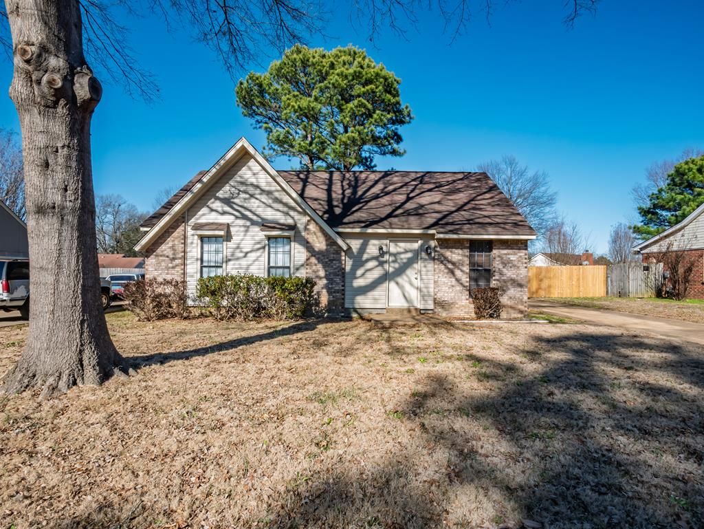 Photo of 1926 Tissington Drive, Horn Lake, MS 38637 (MLS # 164459)