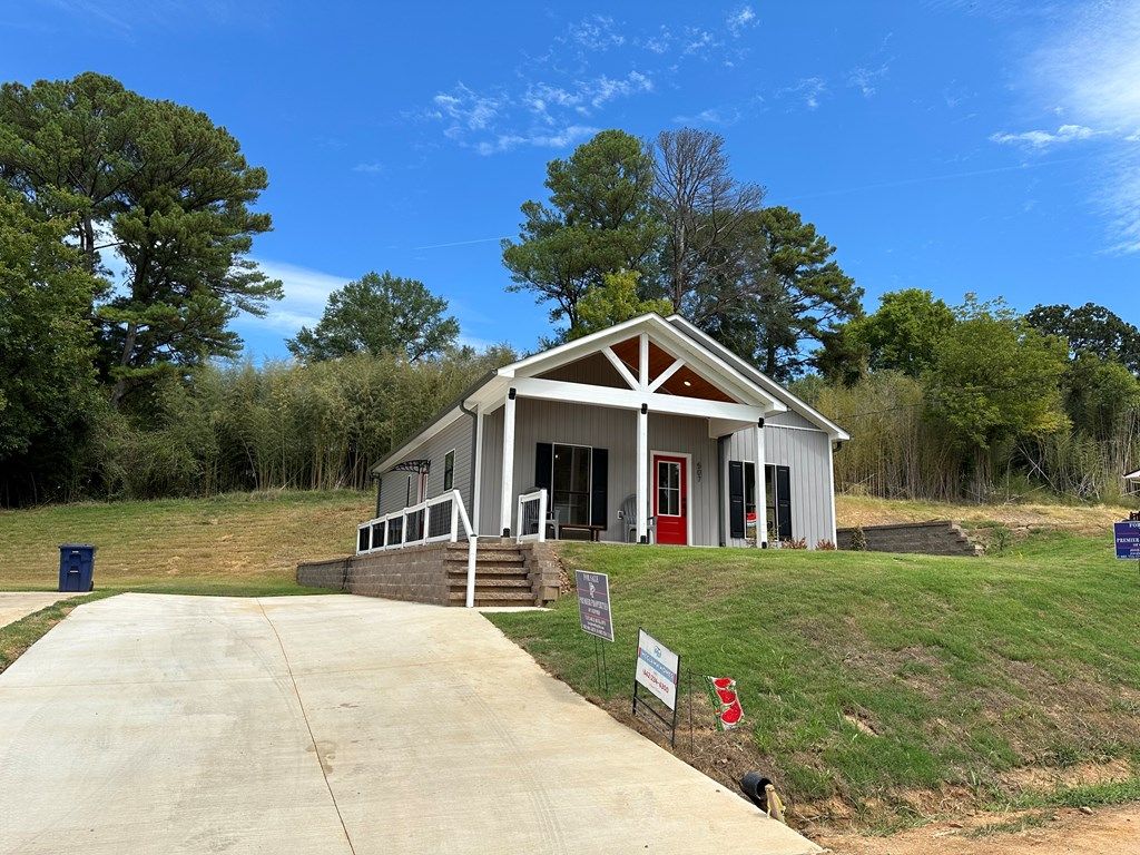 Photo of 507 Calhoun Street, WATER VALLEY, MS 38965 (MLS # 162331)