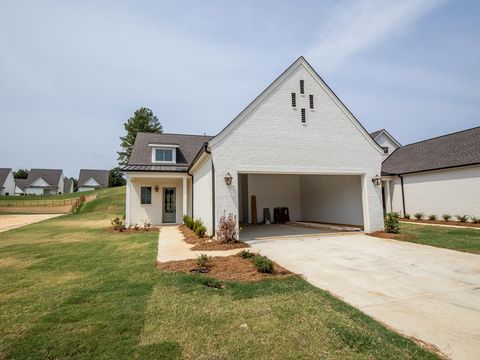 Photo of 439 South Grove Drive, OXFORD, MS 38655 (MLS # 161214)