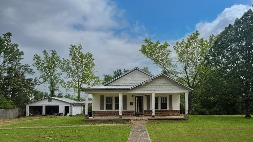 Photo of 826 Blackmur Drive, WATER VALLEY, MS 38965 (MLS # 167314)