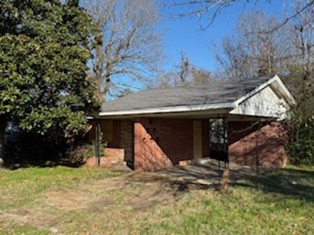 Photo of 607 Miller Avenue, GREENWOOD, MS 38930 (MLS # 164528)