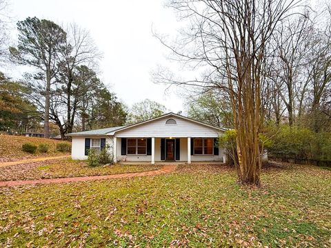 Photo of 104 Colonial Road, OXFORD, MS 38655 (MLS # 162203)