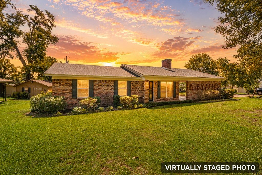 Photo of 2072 Oakhurst Drive, GRENADA, MS 38901 (MLS # 167773)