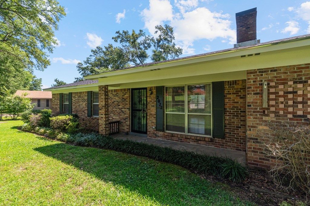 Photo of 2072 Oakhurst Drive, GRENADA, MS 38901 (MLS # 167773)