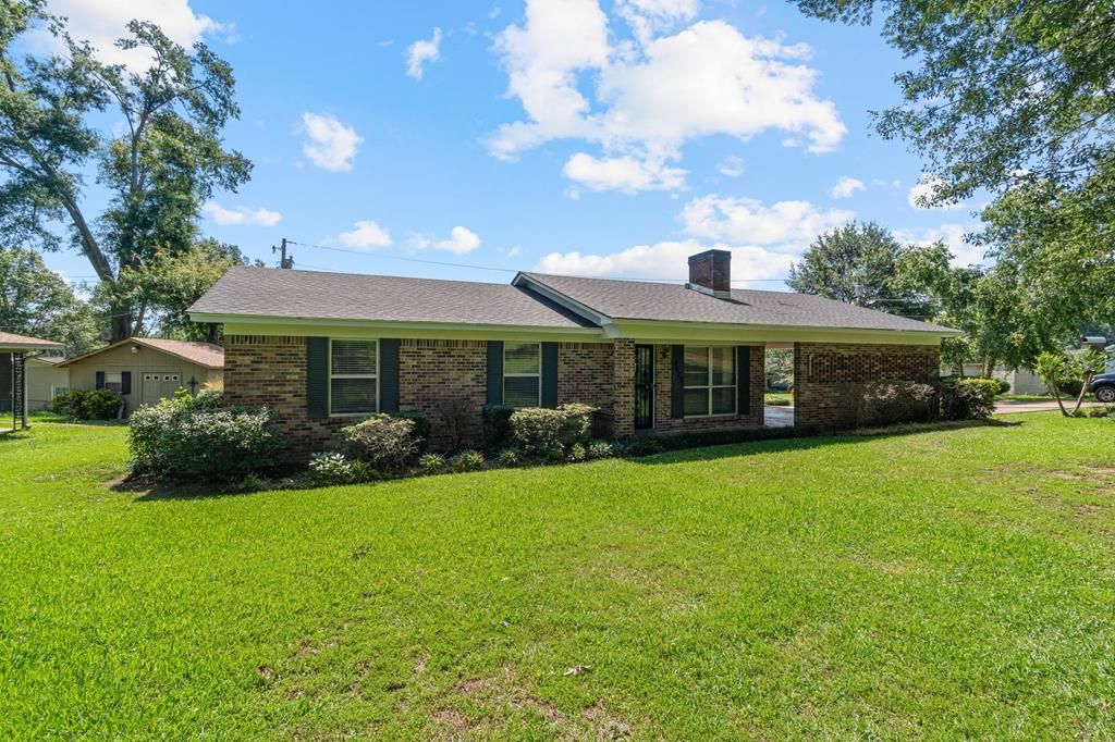 Photo of 2072 Oakhurst Drive, GRENADA, MS 38901 (MLS # 167773)