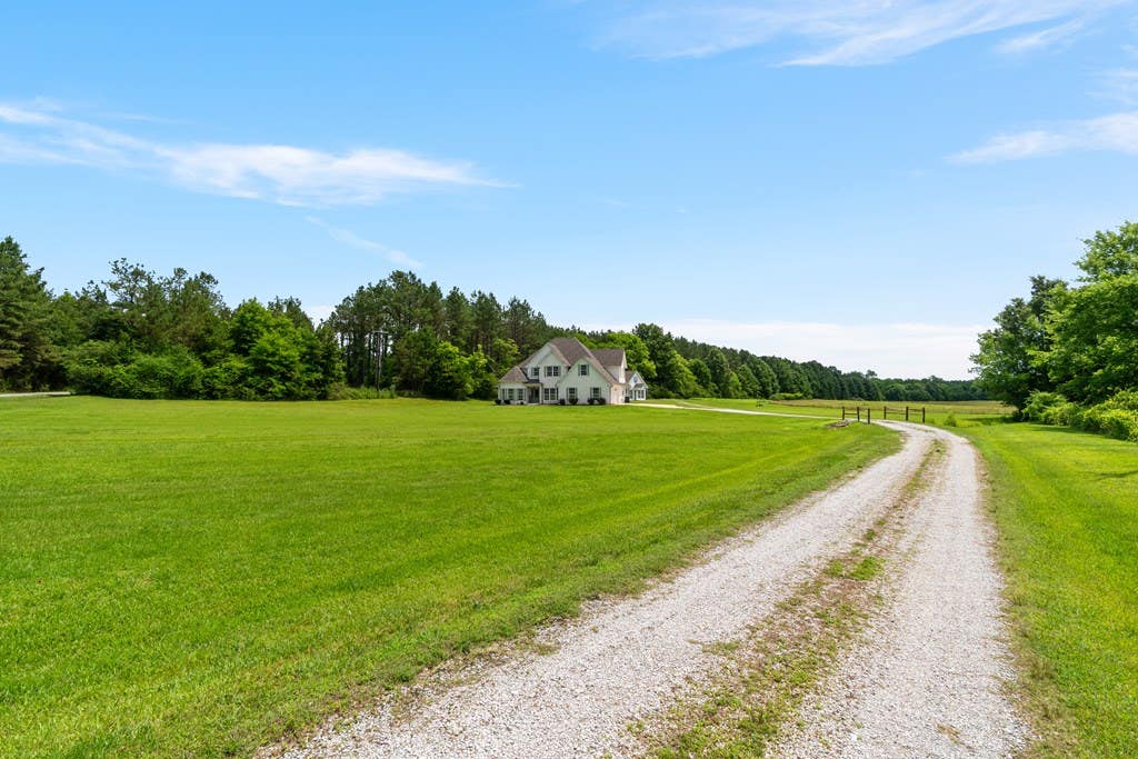 Photo of 190 County Road 417, Guntown, MS 38849 (MLS # 167673)