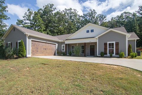 Photo of 1023 Whitetail Drive, OXFORD, MS 38655 (MLS # 161020)