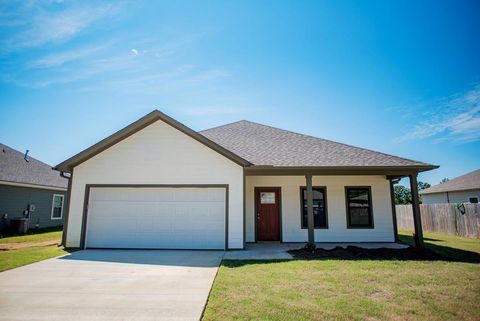 Photo of 95 Thaxton Hills Dr, THAXTON, MS 38871 (MLS # 161571)