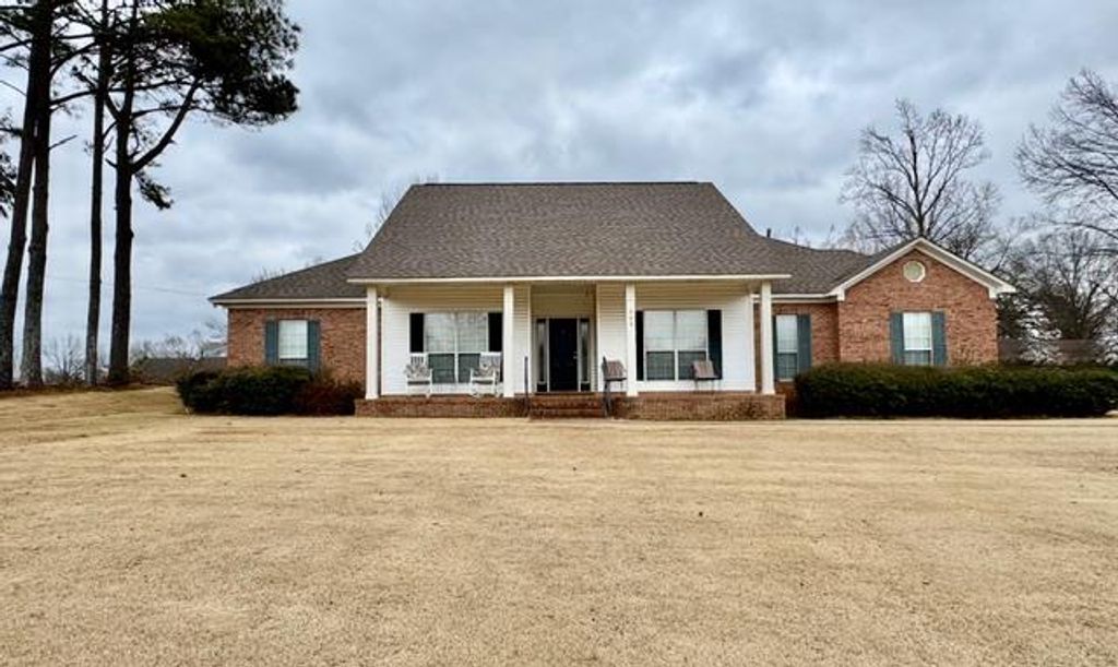 Photo of 306 Hickory Lane, BATESVILLE, MS 38606 (MLS # 164621)
