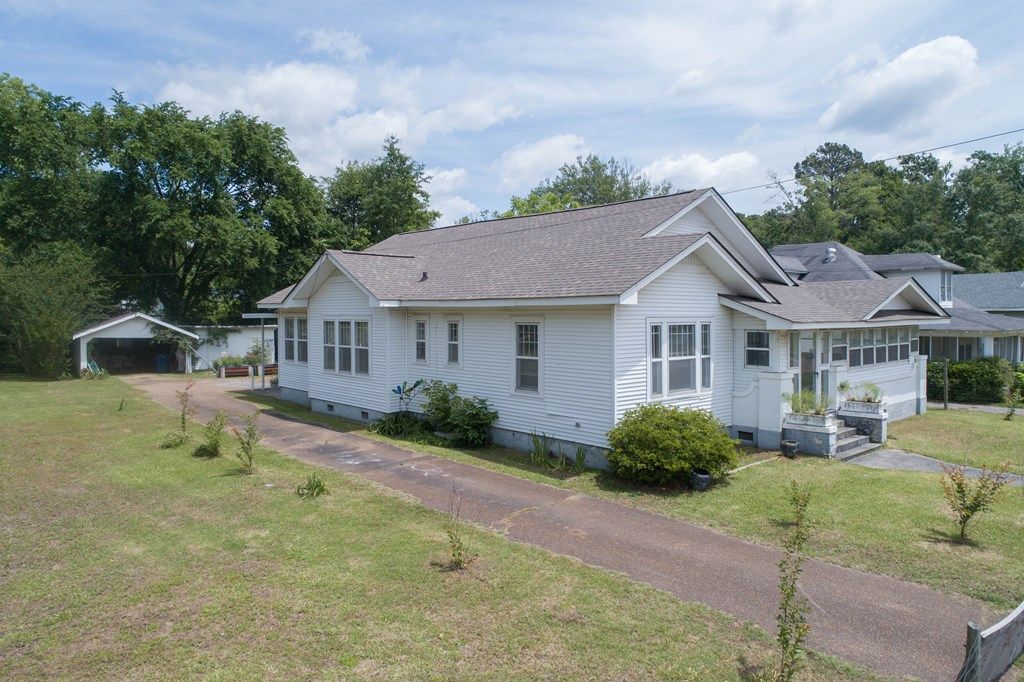 Photo of 108 Blount Street, WATER VALLEY, MS 38965 (MLS # 162221)