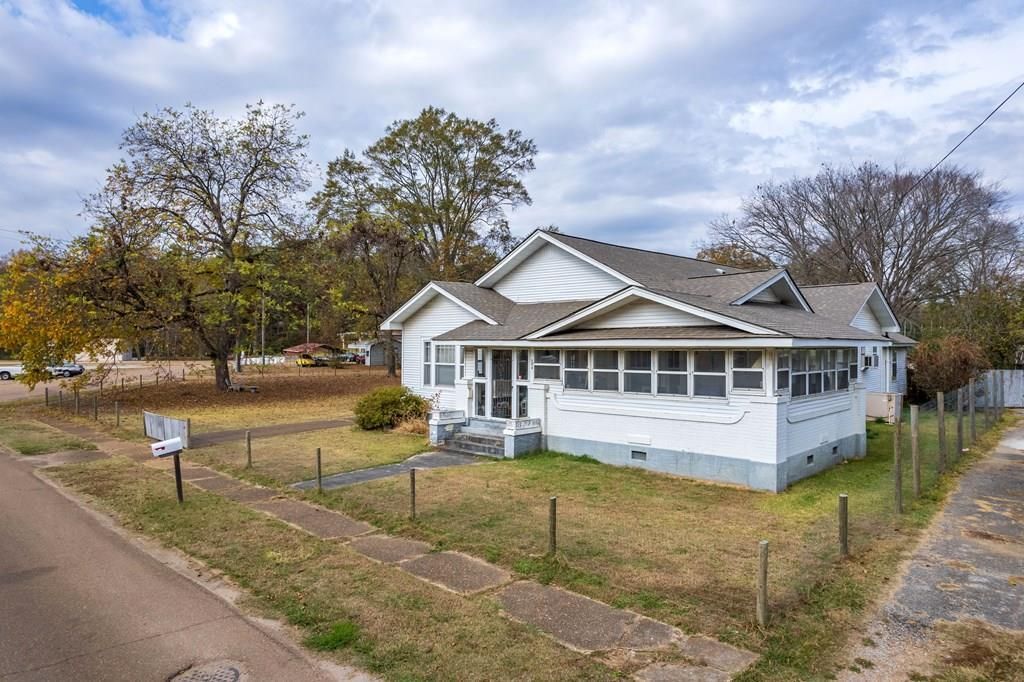 Photo of 108 Blount Street, WATER VALLEY, MS 38965 (MLS # 162221)
