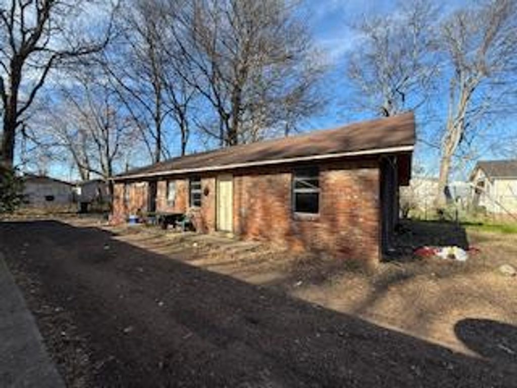 Photo of 210 Avenue H, GREENWOOD, MS 38930 (MLS # 163370)