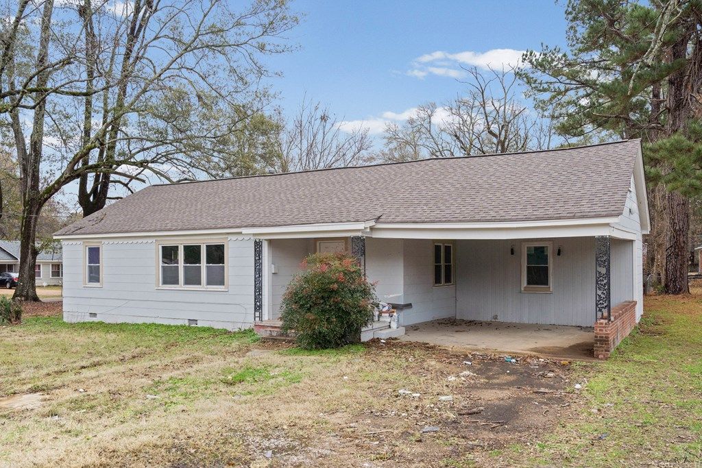 Photo of 210 West Street, BATESVILLE, MS 38606 (MLS # 164737)