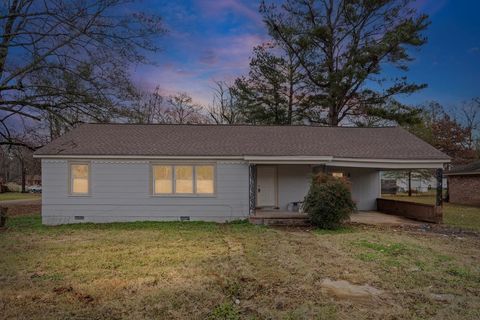 Photo of 210 West Street, BATESVILLE, MS 38606 (MLS # 164737)