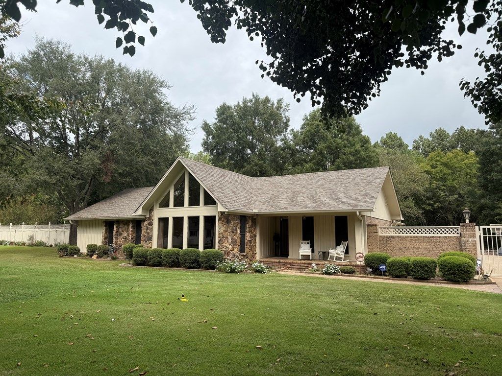 Photo of 113 Woodson Street, BRUCE, MS 38915 (MLS # 161770)