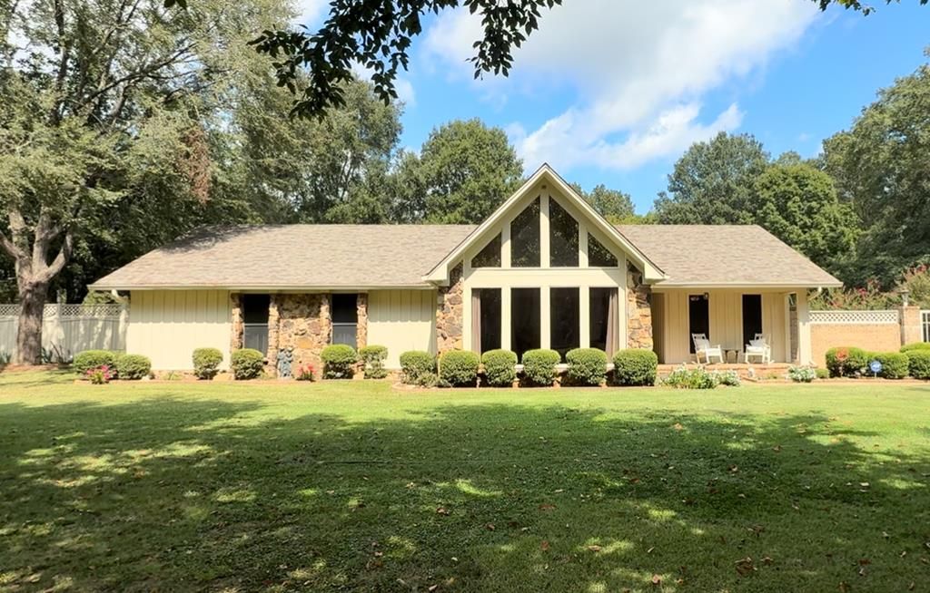 Photo of 113 Woodson Street, BRUCE, MS 38915 (MLS # 161770)