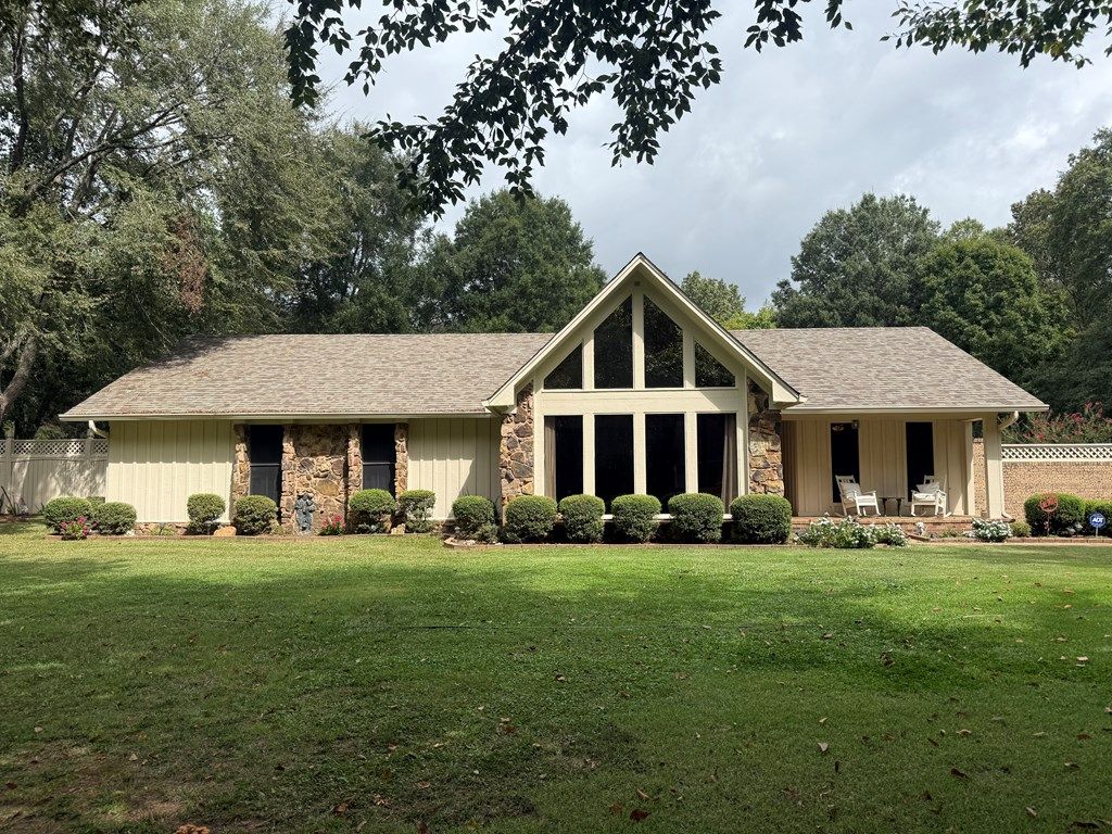 Photo of 113 Woodson Street, BRUCE, MS 38915 (MLS # 161770)