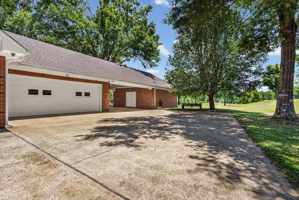 Photo of 672 Highway 6 E, OXFORD, MS 38655 (MLS # 167704)