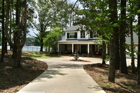 Photo of 705 Davis Point, OXFORD, MS 38655 (MLS # 167260)
