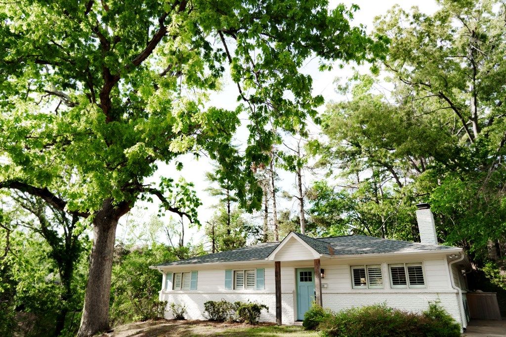 Photo of 1220 Beanland, OXFORD, MS 38655 (MLS # 167261)