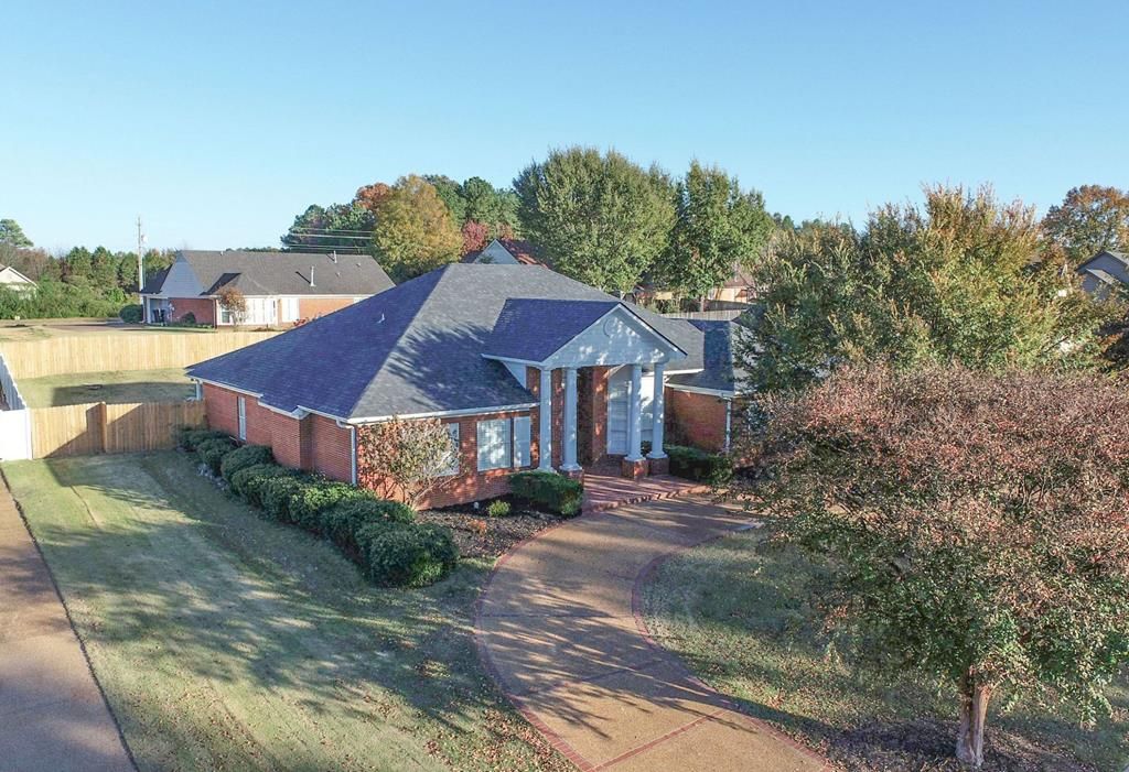 Photo of 204 Piccadilly Dr, BATESVILLE, MS 38606 (MLS # 162121)