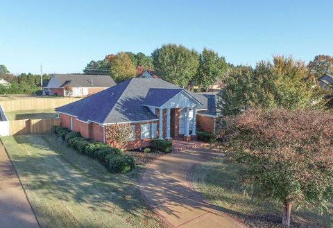 Photo of 204 Piccadilly Dr, BATESVILLE, MS 38606 (MLS # 162121)