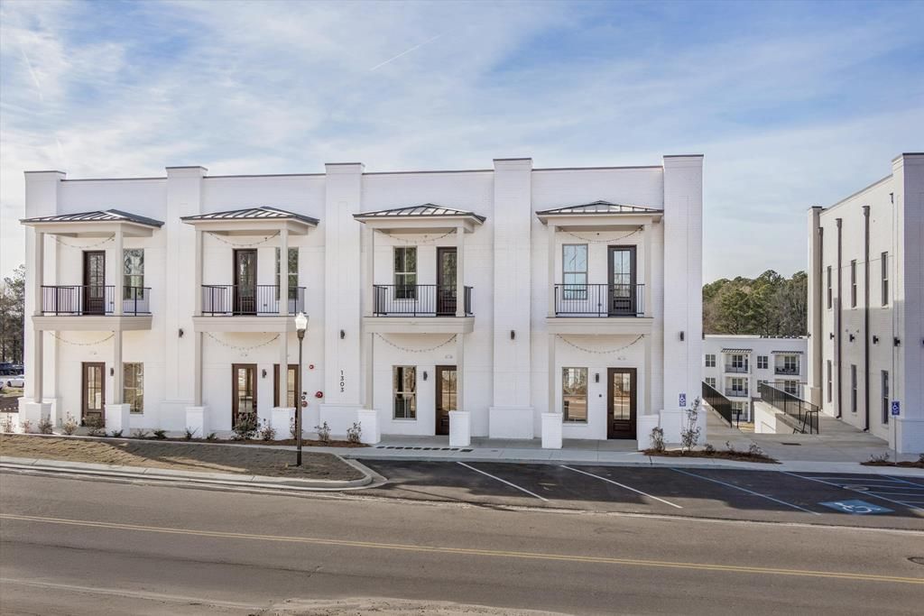 Photo of 1343 Main Street Unit 202, OXFORD, MS 38655 (MLS # 162276)