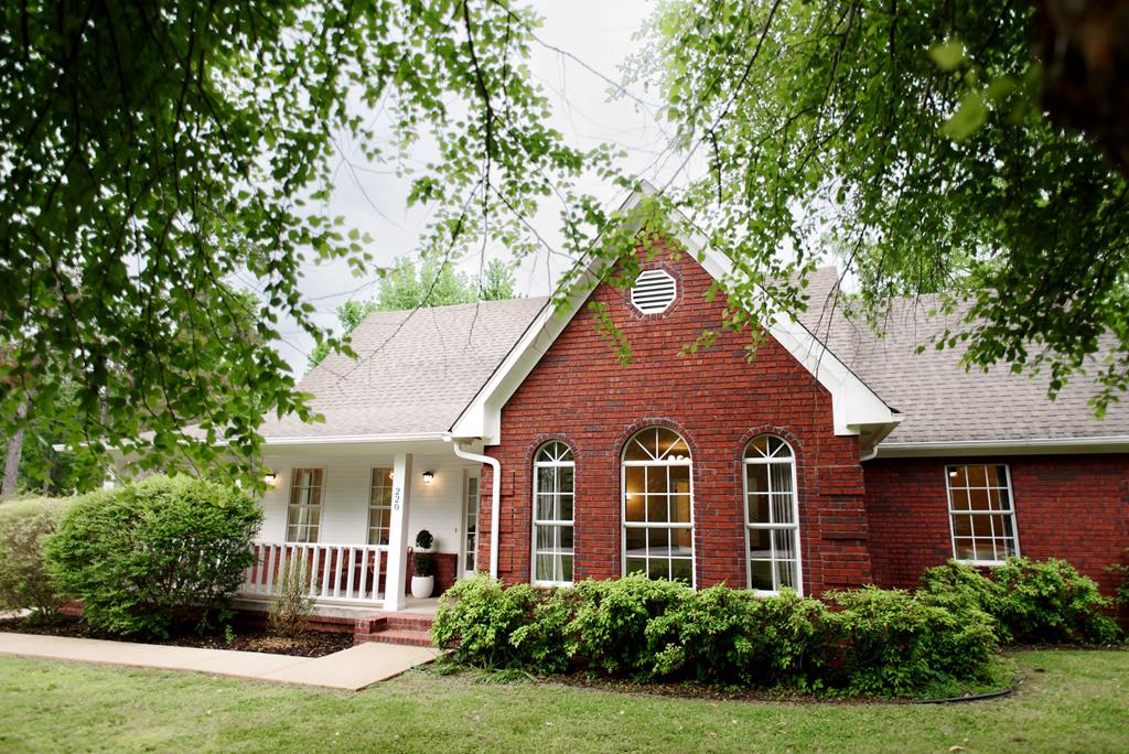 Photo of 220 Woodlawn DR, OXFORD, MS 38655 (MLS # 167376)