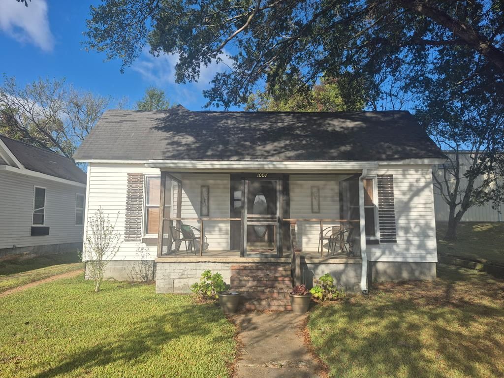 Photo of 1007 Central St, WATER VALLEY, MS 38965 (MLS # 161994)