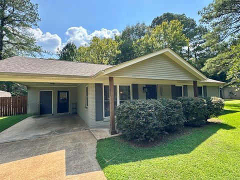 Photo of 3303 Whippoorwill Lane, OXFORD, MS 38655 (MLS # 161440)