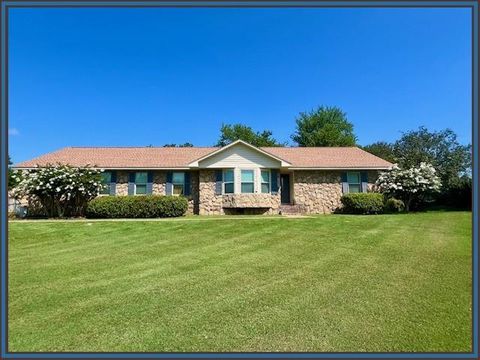 Photo of 307 Hickory Lane, BATESVILLE, MS 38606 (MLS # 161171)