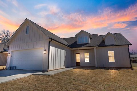 Photo of 1016 Lily Lane, OXFORD, MS 38655 (MLS # 161864)