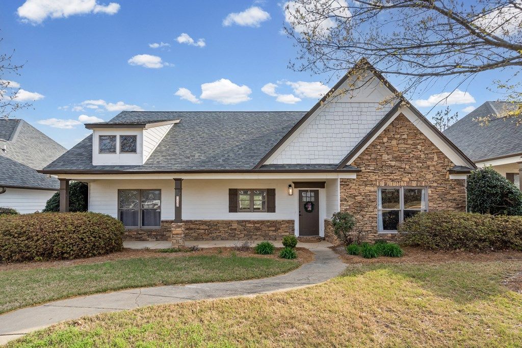 Photo of 402-408 Olive Branch Way, OXFORD, MS 38655 (MLS # 167084)