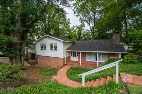 Photo of 1300 Beanland, OXFORD, MS 38655 (MLS # 161411)