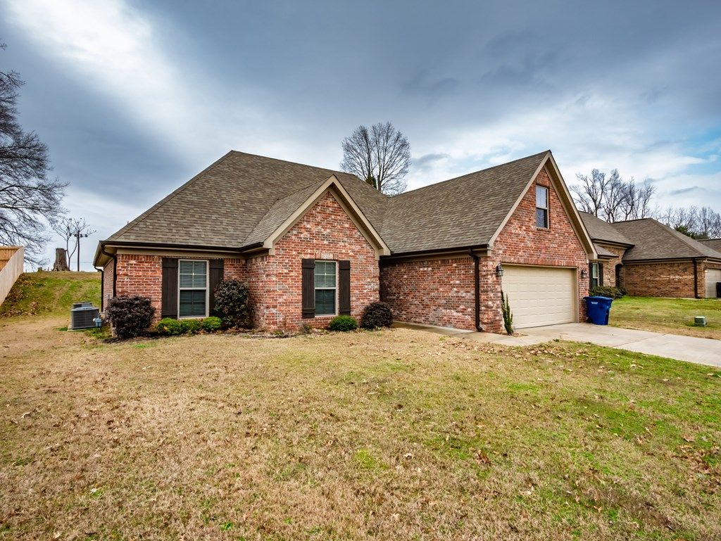 Photo of 148 Oakleigh Dr, BATESVILLE, MS 38606 (MLS # 164673)