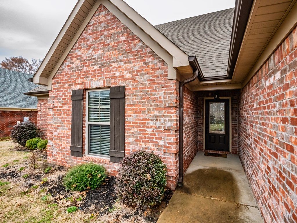 Photo of 148 Oakleigh Dr, BATESVILLE, MS 38606 (MLS # 164673)