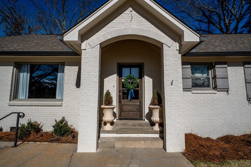 Photo of 335 Vivian Street, OXFORD, MS 38655 (MLS # 164371)