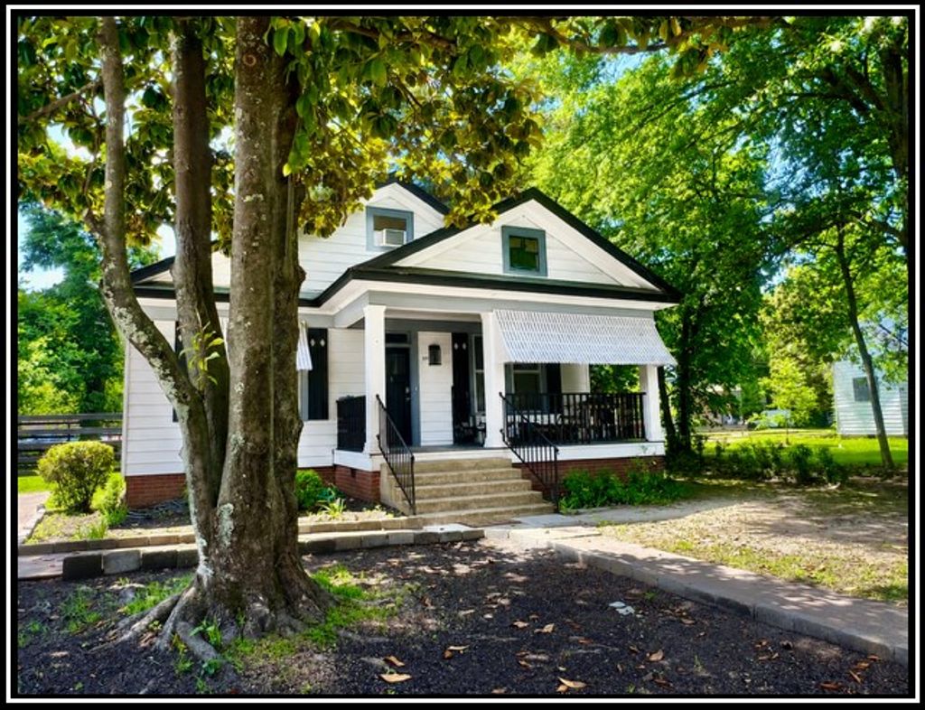 Photo of 371 S. College St, GRENADA, MS 38901 (MLS # 167702)