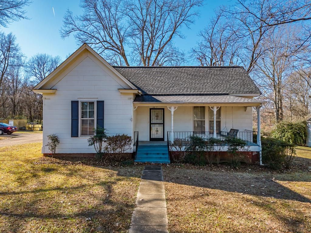 Photo of 210 Eureka Street, BATESVILLE, MS 38606 (MLS # 164408)