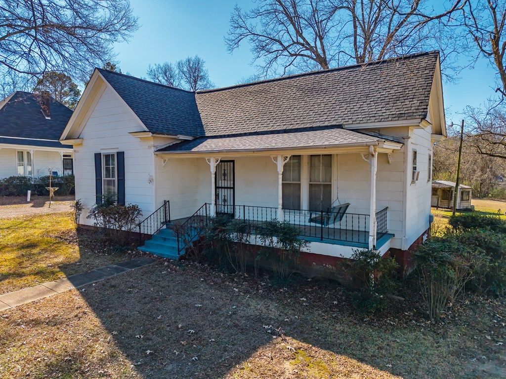 Photo of 210 Eureka Street, BATESVILLE, MS 38606 (MLS # 164408)