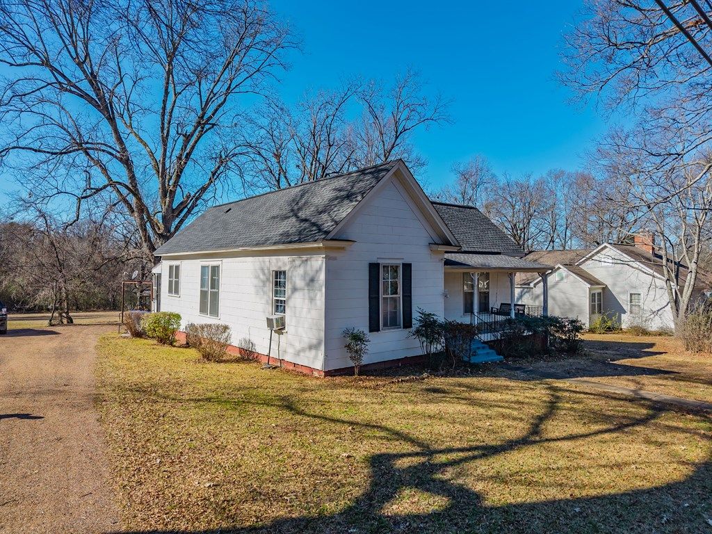 Photo of 210 Eureka Street, BATESVILLE, MS 38606 (MLS # 164408)