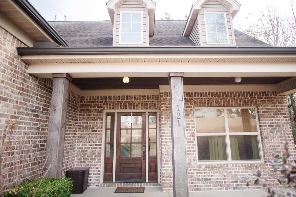 Photo of 121 Lakes Dr S Dr, OXFORD, MS 38655 (MLS # 167624)
