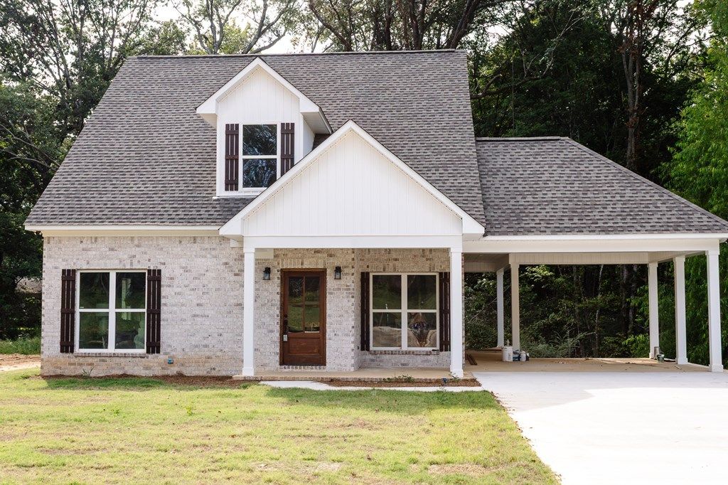 Photo of 393 Woodland Drive, NEW ALBANY, MS 38652 (MLS # 162044)