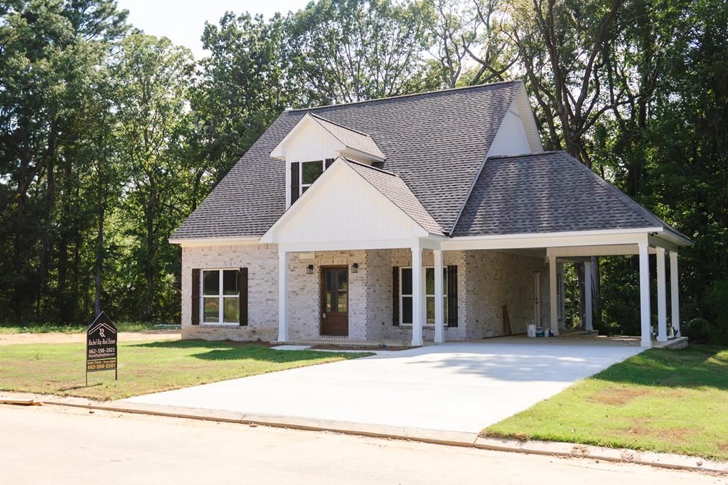 Photo of 393 Woodland Drive, NEW ALBANY, MS 38652 (MLS # 162044)