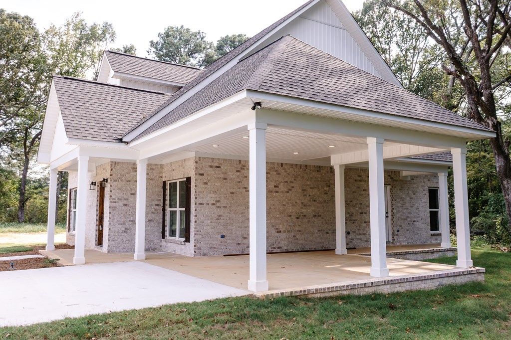 Photo of 393 Woodland Drive, NEW ALBANY, MS 38652 (MLS # 162044)