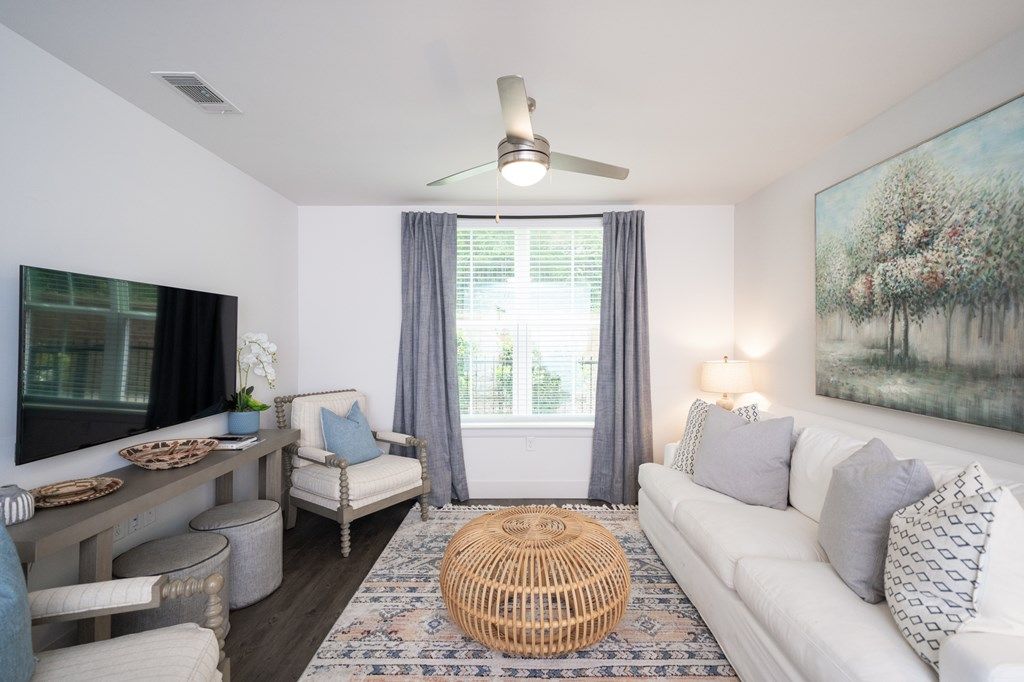 Photo of 514 Jackson Ave, Unit #207 Ave, OXFORD, MS 38655 (MLS # 167210)