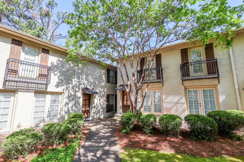 Photo of UNIT 5 1001 Jefferson Ave, OXFORD, MS 38655 (MLS # 167278)