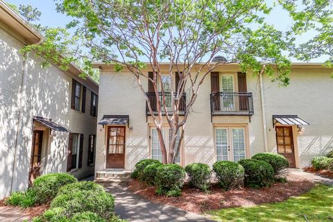 Photo of UNIT 5 1001 Jefferson Ave, OXFORD, MS 38655 (MLS # 167278)