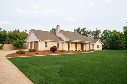 Photo of 108 Cedar Hill Drive, OXFORD, MS 38655 (MLS # 161084)