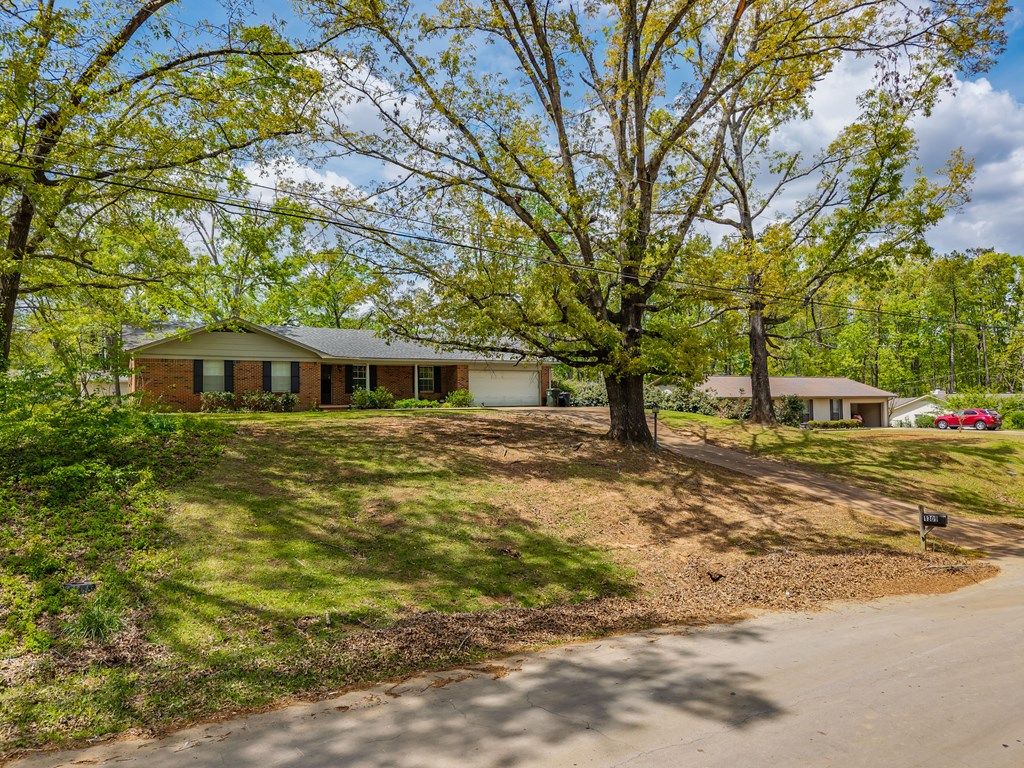 Photo of 1309 Jeff St, OXFORD, MS 38655 (MLS # 167150)